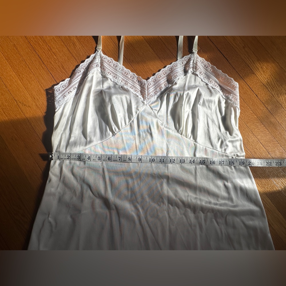 Vintage White Lace Nylon Tricot Slip, Size 44 (Modern XL) - Picture 4 of 10